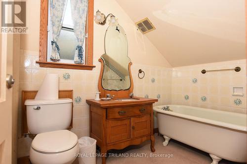 172 Langarth Street E, London, ON - Indoor Photo Showing Bathroom