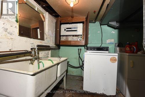 172 Langarth Street E, London, ON - Indoor Photo Showing Laundry Room