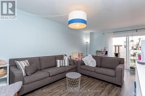 100 - 700 Osgoode Drive, London, ON - Indoor Photo Showing Living Room