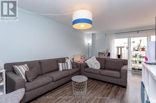 100 - 700 Osgoode Drive, London, ON - Indoor Photo Showing Living Room