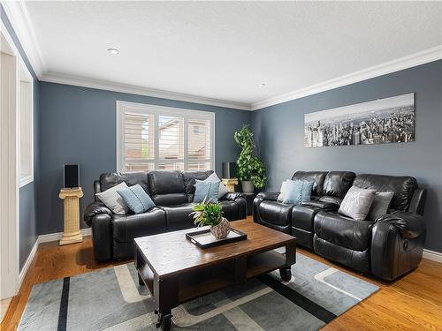 34 Teramo Court, Hamilton, ON - Indoor Photo Showing Living Room