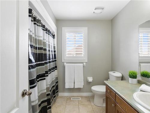 34 Teramo Court, Hamilton, ON - Indoor Photo Showing Bathroom