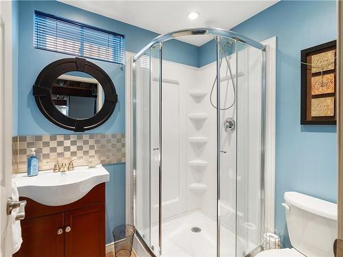 34 Teramo Court, Hamilton, ON - Indoor Photo Showing Bathroom