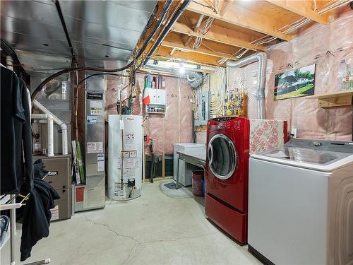 34 Teramo Court, Hamilton, ON - Indoor Photo Showing Laundry Room