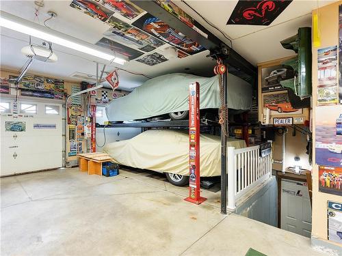 34 Teramo Court, Hamilton, ON - Indoor Photo Showing Garage