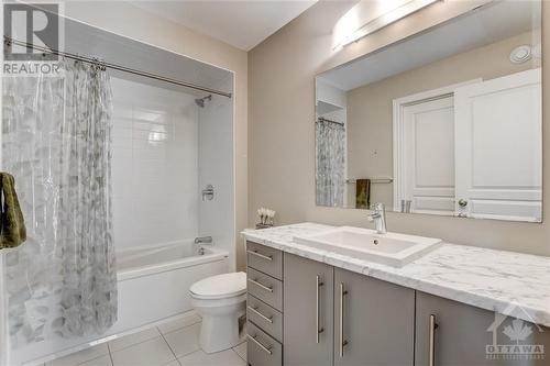 377 Memorial Grove, Ottawa, ON - Indoor Photo Showing Bathroom