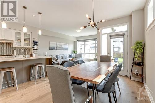 377 Memorial Grove, Ottawa, ON - Indoor Photo Showing Dining Room