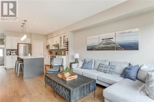 377 Memorial Grove, Ottawa, ON - Indoor Photo Showing Living Room