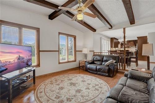 70 Monte Drive, Hamilton, ON - Indoor Photo Showing Living Room