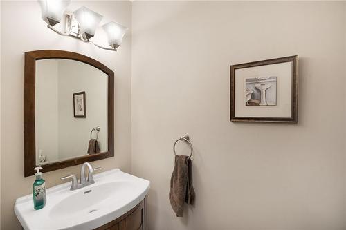 70 Monte Drive, Hamilton, ON - Indoor Photo Showing Bathroom