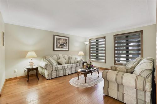 70 Monte Drive, Hamilton, ON - Indoor Photo Showing Living Room