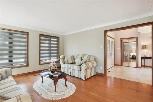 70 Monte Drive, Hamilton, ON - Indoor Photo Showing Living Room