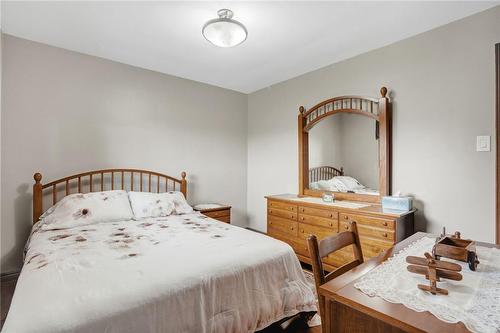 70 Monte Drive, Hamilton, ON - Indoor Photo Showing Bedroom