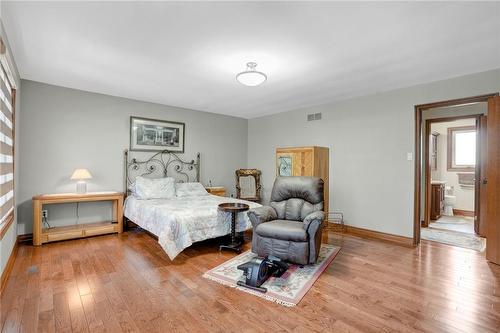 70 Monte Drive, Hamilton, ON - Indoor Photo Showing Bedroom