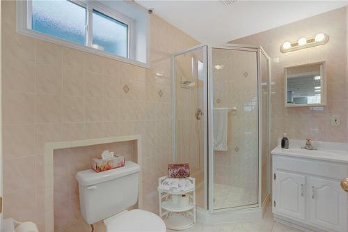 70 Monte Drive, Hamilton, ON - Indoor Photo Showing Bathroom