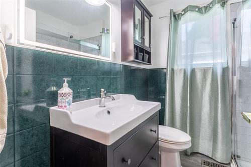 475 Mayzel Road, Burlington, ON - Indoor Photo Showing Bathroom