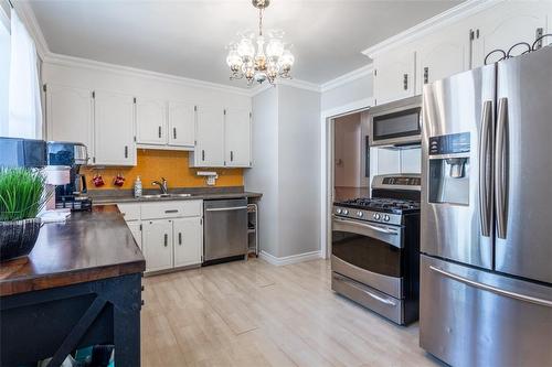 475 Mayzel Road, Burlington, ON - Indoor Photo Showing Kitchen With Stainless Steel Kitchen With Double Sink