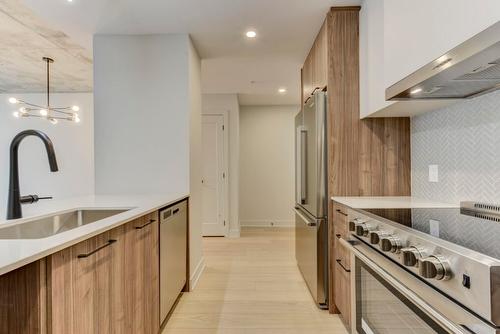 Cuisine - 805-3480 Boul. St-Elzear O., Laval (Chomedey), QC - Indoor Photo Showing Kitchen With Upgraded Kitchen