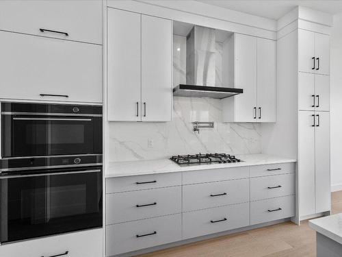 2163 Kentucky Crescent, Kelowna, BC - Indoor Photo Showing Kitchen