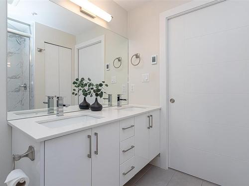 406-1450 Glentana Rd, View Royal, BC - Indoor Photo Showing Bathroom