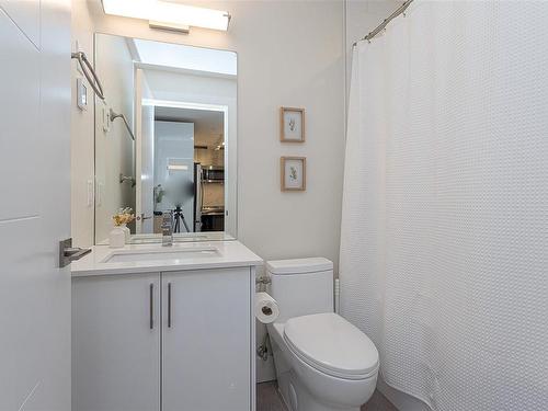 406-1450 Glentana Rd, View Royal, BC - Indoor Photo Showing Bathroom