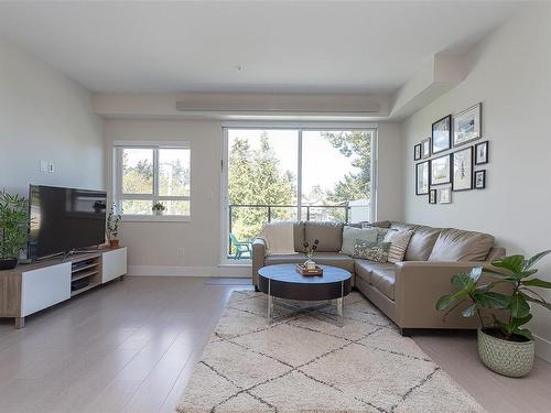 406-1450 Glentana Rd, View Royal, BC - Indoor Photo Showing Living Room