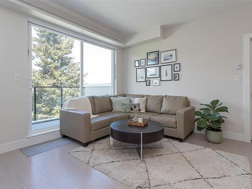 406-1450 Glentana Rd, View Royal, BC - Indoor Photo Showing Living Room