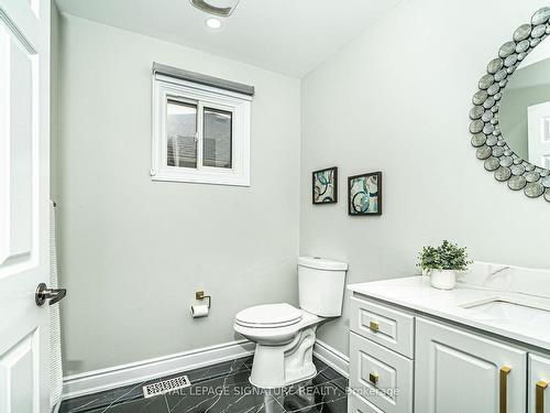 15 Crokett Dr, Brampton, ON - Indoor Photo Showing Bathroom