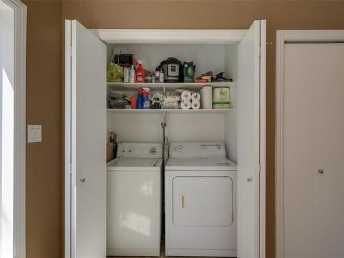 1309 Vining St, Victoria, BC - Indoor Photo Showing Laundry Room