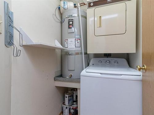 408-1619 Morrison St, Victoria, BC - Indoor Photo Showing Laundry Room