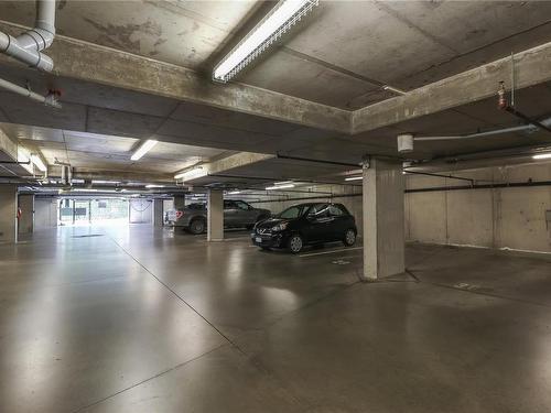 313-555 Franklyn St, Nanaimo, BC - Indoor Photo Showing Garage