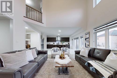 1541 Prentice Road, Innisfil, ON - Indoor Photo Showing Living Room