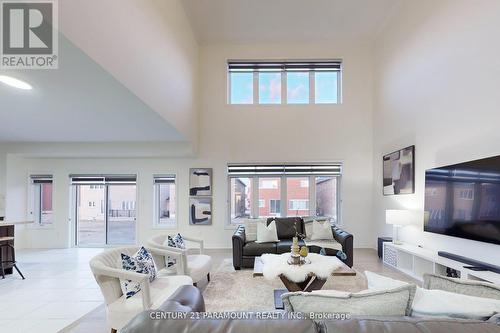 1541 Prentice Road, Innisfil, ON - Indoor Photo Showing Living Room