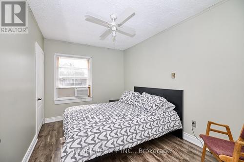 5267 Mcrae Street, Niagara Falls, ON - Indoor Photo Showing Bedroom