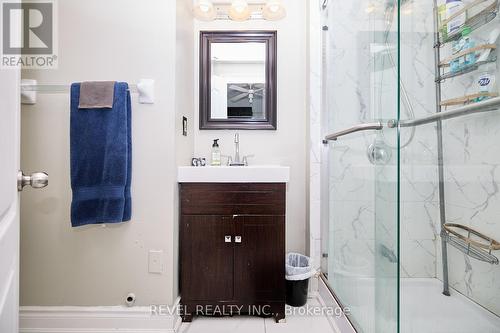 5267 Mcrae Street, Niagara Falls, ON - Indoor Photo Showing Bathroom