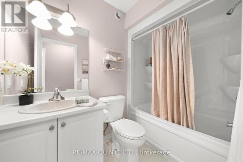 2 Hilton Place, Belleville, ON - Indoor Photo Showing Bathroom