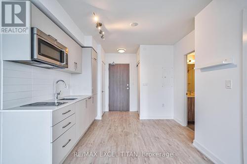 410 - 27 Bathurst Street W, Toronto, ON - Indoor Photo Showing Kitchen