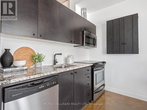 601 - 201 Carlaw Avenue, Toronto, ON - Indoor Photo Showing Kitchen