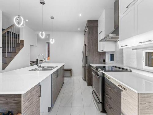 Cuisine - 7 Rue Mercier, Dollard-Des-Ormeaux, QC - Indoor Photo Showing Kitchen With Double Sink With Upgraded Kitchen