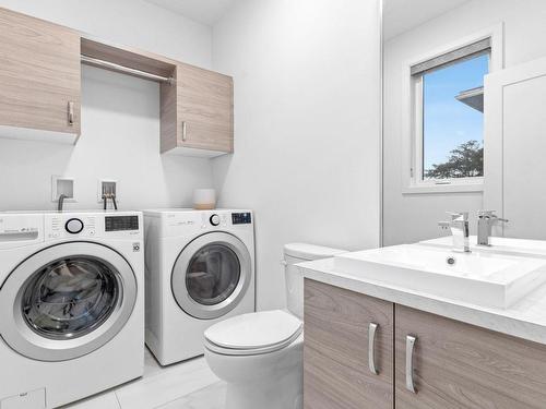 Salle d'eau - 7 Rue Mercier, Dollard-Des-Ormeaux, QC - Indoor Photo Showing Laundry Room