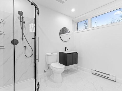 Salle de bains - 7 Rue Mercier, Dollard-Des-Ormeaux, QC - Indoor Photo Showing Bathroom