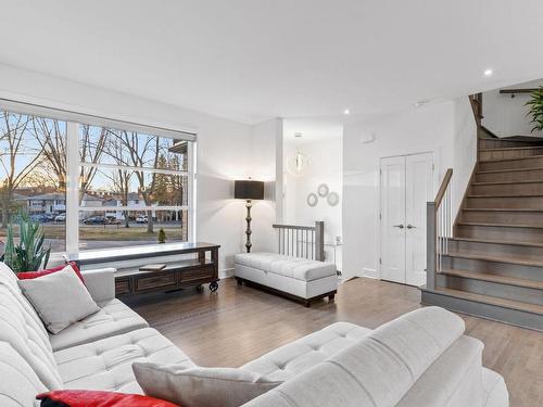 Salon - 7 Rue Mercier, Dollard-Des-Ormeaux, QC - Indoor Photo Showing Living Room