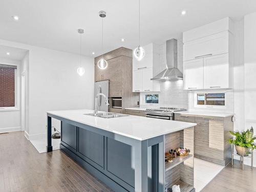 Kitchen - 7 Rue Mercier, Dollard-Des-Ormeaux, QC - Indoor Photo Showing Kitchen With Double Sink With Upgraded Kitchen