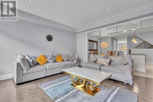 140 Oak Park Drive, Waterloo, ON - Indoor Photo Showing Living Room