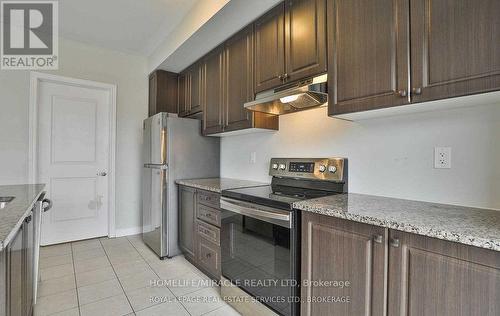 3 Canoe Lane, Hamilton, ON - Indoor Photo Showing Kitchen