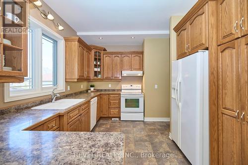 724 Quaker Road, Pelham, ON - Indoor Photo Showing Kitchen