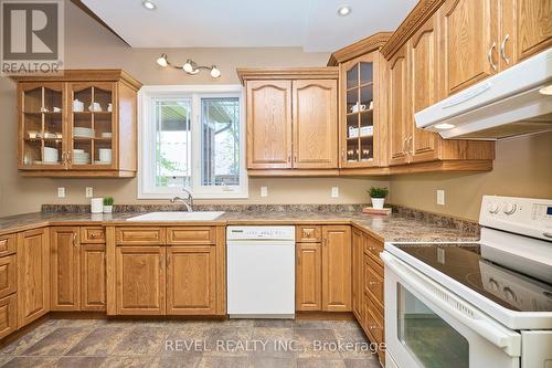 724 Quaker Road, Pelham, ON - Indoor Photo Showing Kitchen