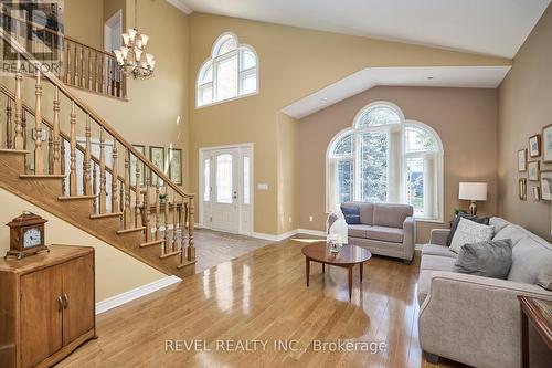 724 Quaker Road, Pelham, ON - Indoor Photo Showing Living Room