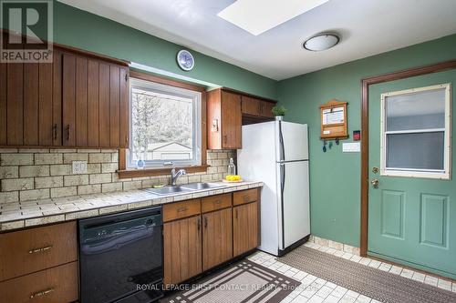 1417 Gill Road, Springwater (Midhurst), ON - Indoor Photo Showing Kitchen With Double Sink