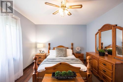 1417 Gill Road, Springwater (Midhurst), ON - Indoor Photo Showing Bedroom